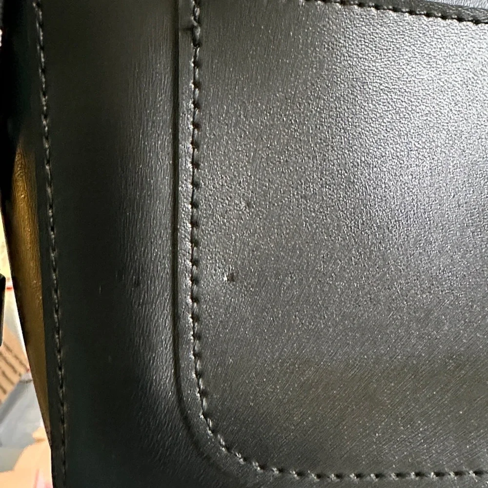 Claudia Casanova Black Crossbody Bag - Picture 12 of 14